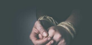 ਪਤਨੀ ਤੇ ਪੁੱਤਰ ਦੇ ਕਾਤਲ ASI ਨੇ ਬਚਣ ਲਈ ਗੁਆਂਢੀਆਂ ਦੀ ਕੁੜੀ ਕੀਤੀ ਅਗਵਾ, ਫੜਨ ਲਈ ਪੁਲਿਸ ਛਾਪੇਮਾਰੀ ਜਾਰੀ