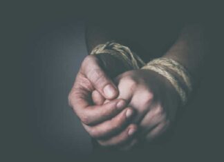 ਪਤਨੀ ਤੇ ਪੁੱਤਰ ਦੇ ਕਾਤਲ ASI ਨੇ ਬਚਣ ਲਈ ਗੁਆਂਢੀਆਂ ਦੀ ਕੁੜੀ ਕੀਤੀ ਅਗਵਾ, ਫੜਨ ਲਈ ਪੁਲਿਸ ਛਾਪੇਮਾਰੀ ਜਾਰੀ