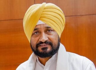 ਡੇਰਾਬੱਸੀ ‘ਚ ਸਾਬਕਾ CM ਚਰਨਜੀਤ ਚੰਨੀ ਦੇ ਰਿਸ਼ਤੇਦਾਰ ਦੇ ਘਰ ‘ਤੇ ਹਮਲਾ, ਪਿੰਡ ਦੇ ਲੋਕਾਂ ਚਲਾਏ ਇੱਟ-ਪੱਥਰ