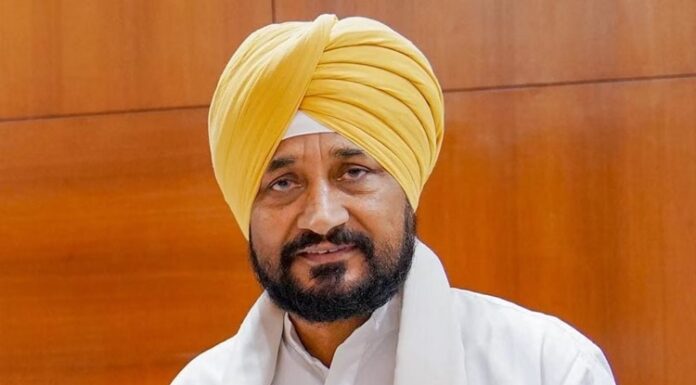 ਡੇਰਾਬੱਸੀ ‘ਚ ਸਾਬਕਾ CM ਚਰਨਜੀਤ ਚੰਨੀ ਦੇ ਰਿਸ਼ਤੇਦਾਰ ਦੇ ਘਰ ‘ਤੇ ਹਮਲਾ, ਪਿੰਡ ਦੇ ਲੋਕਾਂ ਚਲਾਏ ਇੱਟ-ਪੱਥਰ