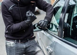 ਲੁਧਿਆਣਾ : ਕਾਰ ਦਾ ਸ਼ੀਸ਼ਾ ਤੋੜ ਕੇ 4 ਲੱਖ 75 ਹਜ਼ਾਰ ਲੈ ਗਏ ਚੋਰ