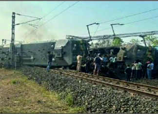ਮੱਧ ਪ੍ਰਦੇਸ਼ ‘ਚ ਭਿਆਨਕ ਰੇਲ ਹਾਦਸਾ : 2 ਮਾਲ ਗੱਡੀਆਂ ‘ਚ ਟੱਕਰ, ਲੋਕੋ ਪਾਇਲਟ ਦੀ ਮੌਤ