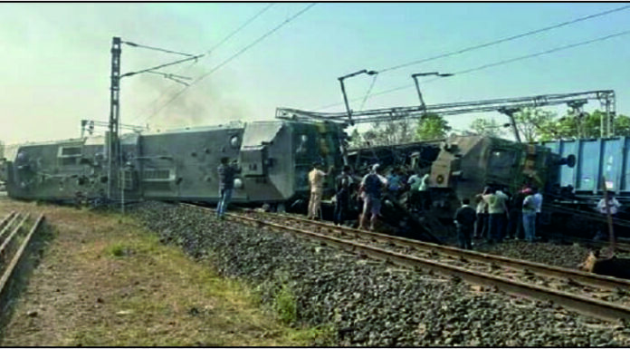 ਮੱਧ ਪ੍ਰਦੇਸ਼ ‘ਚ ਭਿਆਨਕ ਰੇਲ ਹਾਦਸਾ : 2 ਮਾਲ ਗੱਡੀਆਂ ‘ਚ ਟੱਕਰ, ਲੋਕੋ ਪਾਇਲਟ ਦੀ ਮੌਤ
