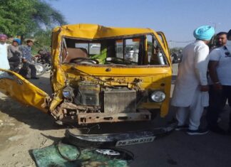 ਭਿਆਨਕ ਹਾਦਸਾ : ਵਿਦਿਆਰਥੀਆਂ ਨਾਲ ਭਰੀ ਸਕੂਲ ਬੱਸ ਦੀ ਕੈਂਟਰ ਨਾਲ ਟੱਕਰ, 7 ਬੱਚੇ ਤੇ ਡਰਾਈਵਰ ਜ਼ਖ਼ਮੀ