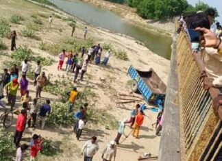 ਉਤਰ ਪ੍ਰਦੇਸ਼ ‘ਚ ਪੁਲ ਤੋਂ ਥੱਲੇ ਡਿੱਗੀ 42 ਲੋਕਾਂ ਨਾਲ ਭਰੀ ਟਰਾਲੀ, 14 ਸਵਾਰੀਆਂ ਦੀ ਮੌਤ