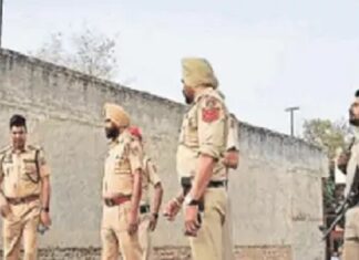 ਜਲੰਧਰ ‘ਚ ਪੁਲਿਸ ਤੇ ਹਥਿਆਰ ਤਸਕਰਾਂ ਵਿਚਾਲੇ ਮੁਕਾਬਲਾ : ਨੌਜਵਾਨ ਨੂੰ ਲੱਗੀ ਗੋਲੀ, ਪਨਾਹ ਦੇਣ ਵਾਲਾ ਗ੍ਰਿਫਤਾਰ, ਸਾਥੀ ਫਰਾਰ