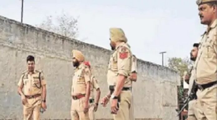 ਜਲੰਧਰ ‘ਚ ਪੁਲਿਸ ਤੇ ਹਥਿਆਰ ਤਸਕਰਾਂ ਵਿਚਾਲੇ ਮੁਕਾਬਲਾ : ਨੌਜਵਾਨ ਨੂੰ ਲੱਗੀ ਗੋਲੀ, ਪਨਾਹ ਦੇਣ ਵਾਲਾ ਗ੍ਰਿਫਤਾਰ, ਸਾਥੀ ਫਰਾਰ