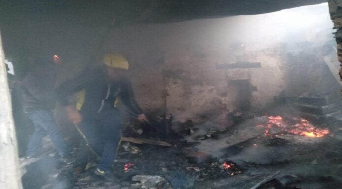 ਸਿਲੰਡਰ ਫਟਣ ਨਾਲ ਭਿਆਨਕ ਅੱਗ, 4 ਬੱਚੀਆਂ ਜਿਊਂਦੇ ਸੜੀਆਂ, ਫਾਇਰ ਬ੍ਰਿਗੇਡ ਦੀਆਂ ਗੱਡੀਆਂ ‘ਚ ਪਾਣੀ ਘੱਟ ਹੋਣ ਕਾਰਨ ਵਿਗੜੇ ਹੋਰ ਹਾਲਾਤ