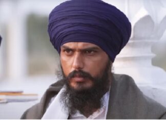 ਅੰਮ੍ਰਿਤਪਾਲ ਦੇ ਪੋਸਟਰ ਹੁਣ ਪਟਿਆਲਾ ‘ਚ : ਗੁਰਦੁਆਰਾ ਦੁਖ ਨਿਵਾਰਨ ਦੇ ਬਾਹਰ ਲਗਾਏ ਗਏ; ਸੂਚਨਾ ਦੇਣ ਵਾਲੇ ਨੂੰ ਪੁਲਿਸ ਦੇਵੇਗੀ ਇਨਾਮ