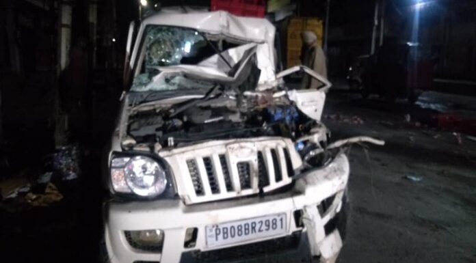 ਜਲੰਧਰ : ਨਸ਼ੇ ‘ਚ ਧੁੱਤ ਸਕਾਰਪੀਓ ਦੇ ਡਰਾਈਵਰ ਨੇ ਖੜ੍ਹੇ ਟੈਂਕਰ ‘ਚ ਮਾਰੀ ਗੱਡੀ, 3 ਨੌਜਵਾਨ ਗੰਭੀਰ ਜ਼ਖਮੀ