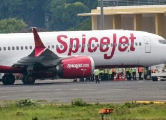 ਦਿੱਲੀ-ਸ਼੍ਰੀਨਗਰ ਸਪਾਈਸਜੈੱਟ ਫਲਾਈਟ ਦੀ ਹੋਈ ਐਮਰਜੈਂਸੀ ਲੈਂਡਿੰਗ, 140 ਯਾਤਰੀ ਸਨ ਸਵਾਰ, ਪੜ੍ਹੋ ਵਜ੍ਹਾ