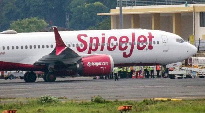 ਦਿੱਲੀ-ਸ਼੍ਰੀਨਗਰ ਸਪਾਈਸਜੈੱਟ ਫਲਾਈਟ ਦੀ ਹੋਈ ਐਮਰਜੈਂਸੀ ਲੈਂਡਿੰਗ, 140 ਯਾਤਰੀ ਸਨ ਸਵਾਰ, ਪੜ੍ਹੋ ਵਜ੍ਹਾ