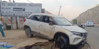 ਜੰਡਿਆਲਾ ਗੁਰੂ ‘ਚ ਲੁਟੇਰਿਆਂ ਫਾਇਰਿੰਗ ਕਰਕੇ ਲੁੱਟੀ ਕਾਰ, ਗੱਡੀ ਪਲਟਣ ਕਾਰਨ 1 ਗ੍ਰਿਫਤਾਰ