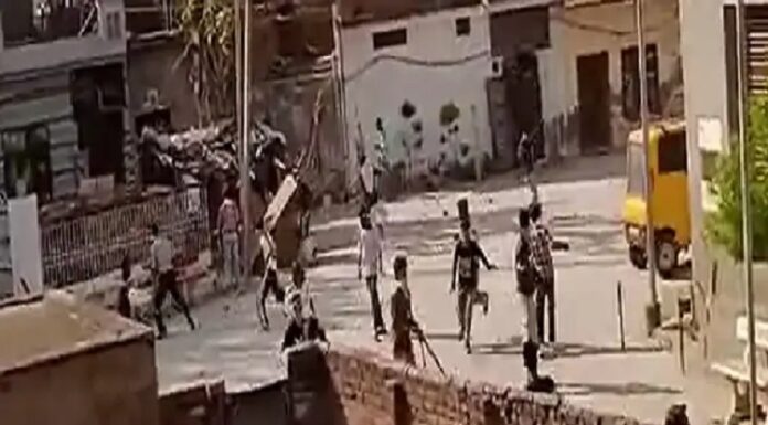 ਲੁਧਿਆਣਾ : ਨਸ਼ਾ ਵੇਚਣ ਦਾ ਵਿਰੋਧ ਕਰਨ ‘ਤੇ ਨੌਜਵਾਨਾਂ ਨੇ ਲੋਕਾਂ ਦੇ ਘਰਾਂ ‘ਤੇ ਮਾਰੇ ਇੱਟਾਂ-ਰੋੜੇ