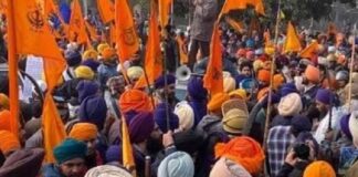 ਮੋਹਾਲੀ ‘ਚ ਕੌਮੀ ਇਨਸਾਫ ਮੋਰਚਾ ‘ਚ ਖੂਨੀ ਝੜਪ; ਨਿਹੰਗ ਸਿੰਘਾਂ ਦੇ 2 ਧੜੇ ਆਪਸ ‘ਚ ਭਿੜੇ; ਇੱਕ ਨੌਜਵਾਨ ਦਾ ਗੁੱਟ ਵੱਢਿਆ