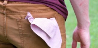 ਜੇਬ ‘ਚ ਗਿੱਲਾ ਰੁਮਾਲ ਰੱਖਣ ਨਾਲ ਹੋ ਸਕਦੀਆਂ ਨੇ ਗੰਭੀਰ ਸਕਿਨ ਦੀਆਂ ਬੀਮਾਰੀਆਂ, ਜਾਣੋ ਇਸ ਦਾ ਕਾਰਨ