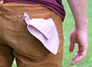 ਜੇਬ ‘ਚ ਗਿੱਲਾ ਰੁਮਾਲ ਰੱਖਣ ਨਾਲ ਹੋ ਸਕਦੀਆਂ ਨੇ ਗੰਭੀਰ ਸਕਿਨ ਦੀਆਂ ਬੀਮਾਰੀਆਂ, ਜਾਣੋ ਇਸ ਦਾ ਕਾਰਨ