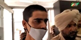 ਸਿੱਧੂ ਮੂਸੇਵਾਲਾ ਦੇ ਪਿਤਾ ਨੂੰ ਧਮਕੀ ਦੇਣ ਵਾਲੇ ਨੂੰ ਮਾਨਸਾ ਪੁਲਿਸ ਟਰਾਂਜ਼ਿਟ ਰਿਮਾਂਡ ‘ਤੇ ਲਿਆਈ, ਸਲਮਾਨ ਖਾਨ ਨੂੰ ਵੀ ਦੇ ਚੁੱਕੈ ਧਮਕੀ