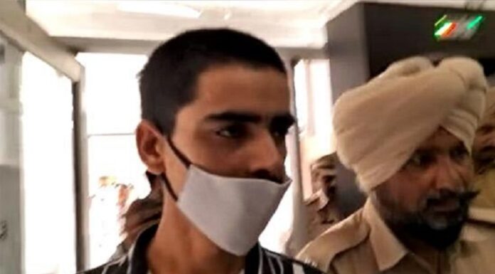 ਸਿੱਧੂ ਮੂਸੇਵਾਲਾ ਦੇ ਪਿਤਾ ਨੂੰ ਧਮਕੀ ਦੇਣ ਵਾਲੇ ਨੂੰ ਮਾਨਸਾ ਪੁਲਿਸ ਟਰਾਂਜ਼ਿਟ ਰਿਮਾਂਡ ‘ਤੇ ਲਿਆਈ, ਸਲਮਾਨ ਖਾਨ ਨੂੰ ਵੀ ਦੇ ਚੁੱਕੈ ਧਮਕੀ