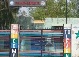 ਅਬੋਹਰ : ਸਕੂਲ ਪ੍ਰਿੰਸੀਪਲ ਦਾ ਫਰਮਾਨ-‘ਜਿਹੜਾ ਬੱਚਾ ਘਰ ਤੋਂ ਚੱਮਚ ਲੈ ਕੇ ਆਏਗਾ, ਉਸੇ ਨੂੰ ਹੀ ਮਿਲੇਗਾ ਖਾਣਾ’