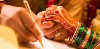 ਕਲਯੁੱਗ ਆਉਣਾ ਕਿਤੇ ਬਾਕੀ ਆ : 10 ਤੇ 15 ਸਾਲਾਂ ਦੀਆਂ ਦੋ ਧੀਆਂ ਦੀ ਮਾਂ ਨੇ ਪ੍ਰੇਮੀ ਨਾਲ ਕਰਵਾਈ ਕੋਰਟ ਮੈਰਿਜ