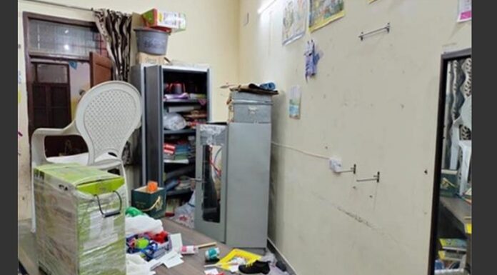 ਓਦਾਂ ਤਾਂ ਕਦੇ ਟ੍ਰਾਫੀਆਂ ਮਿਲੀਆਂ ਨੀਂ, ਐਦਾਂ ਈ ਸਹੀ : ਸਰਕਾਰੀ ਸਕੂਲ ‘ਚੋਂ LED ਸਣੇ ਟ੍ਰਾਫੀਆਂ ਵੀ ਲੈ ਗਏ ਚੋਰ