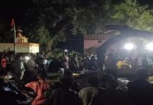 ਮਹਾਰਾਸ਼ਟਰ ‘ਚ ਤੂਫਾਨ ਨਾਲ ਮੰਦਿਰ ਦੀ ਸ਼ੈੱਡ ‘ਤੇ ਡਿੱਗਾ ਦਰੱਖਤ, 7 ਲੋਕਾਂ ਦੀ ਮੌ.ਤ, 33 ਸੀਰੀਅਸ