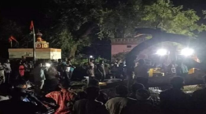 ਮਹਾਰਾਸ਼ਟਰ ‘ਚ ਤੂਫਾਨ ਨਾਲ ਮੰਦਿਰ ਦੀ ਸ਼ੈੱਡ ‘ਤੇ ਡਿੱਗਾ ਦਰੱਖਤ, 7 ਲੋਕਾਂ ਦੀ ਮੌ.ਤ, 33 ਸੀਰੀਅਸ