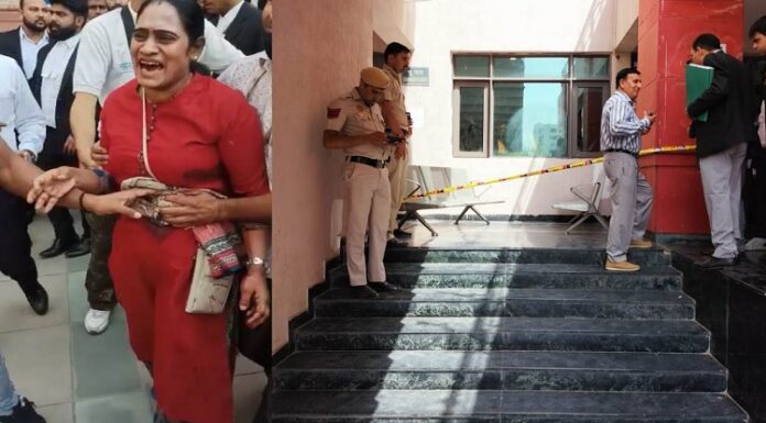Breaking : ਦਿੱਲੀ ਦੀ ਸਾਕੇਤ ਅਦਾਲਤ ‘ਚ ਔਰਤ ਨੂੰ ਮਾਰੀਆਂ 4 ਗੋਲ਼ੀਆਂ, ਵਕੀਲ ਦੇ ਪਹਿਰਾਵੇ ‘ਚ ਆਏ ਸਨ ਹਮਲਾਵਰ, ਔਰਤ ਸੀਰੀਅਸ