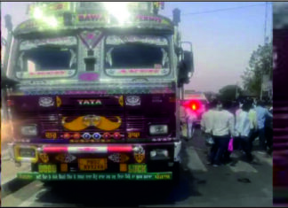 ਭਿਆਨਕ ਹਾਦਸਾ : ਟਰੱਕ ਨੇ ਮੋਟਰਸਾਈਕਲ ਸਵਾਰਾਂ ਨੂੰ ਮਾਰੀ ਟੱਕਰ, 3 ਬੱਚਿਆਂ ਦੀ ਦਰਦਨਾਕ ਮੌਤ