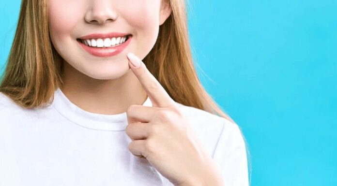 ਜੇਕਰ ਚਾਹੁੰਦੇ ਹੋ ਚਮਕੀਲੇ ਦੰਦ, ਤਾਂ ਕਰੋ ਇਨ੍ਹਾਂ ਫਲ਼ਾਂ ਦਾ ਸੇਵਨ, ਪੀਲੇਪਨ ਤੋਂ ਮਿਲੇਗਾ ਛੁਟਕਾਰਾ