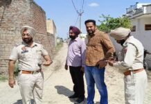 ਗੁਰਦਾਸਪੁਰ ‘ਚ ਪਤਨੀ ਤੇ ਪੁੱਤਰ ਦਾ ਹੱਤਿਆਰਾ ASI ਪਿੰਡ ‘ਚ ਲੁਕਿਆ, ਪੁਲਿਸ ਨੇ ਕੀਤੀ ਘੇਰਾਬੰਦੀ