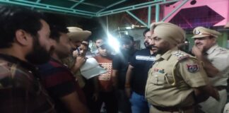 ਡੀਲਰਾਂ ਤੋਂ ਤੰਗ ਹੋ ਕੇ 2 ਧੀਆਂ ਦੇ ਪਿਓ ਨੇ ਮੌਤ ਨੂੰ ਲਾਇਆ ਗਲੇ, ਸਾਮਾਨ ਦੇ ਪੈਸੇ ਮੰਗਣ ‘ਤੇ ਦਿੰਦੇ ਸਨ ਧਮਕੀਆਂ