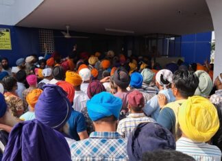 ਮੋਰਿੰਡਾ ਬੇਅਦਬੀ ਦੇ ਮੁਲਜ਼ਮ ਨੂੰ ਥਾਣੇ ਲਿਜਾਣ ਸਮੇਂ ਲੋਕਾਂ ਤੇ ਪੁਲਿਸ ਵਿਚਾਲੇ ਹੋਈ ਧੱਕਾ-ਮੁੱਕੀ