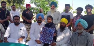 5th Result : 500 ‘ਚੋਂ 499 ਅੰਕ ਲੈ ਕੁੜੀ ਨੇ ਰੁਸ਼ਨਾਇਆ ਪਿੰਡ ਦਾ ਨਾਂ, ਮੂਸੇਵਾਲਾ ਦੇ ਪਿਤਾ ਨੇ ਬੱਚੀ ਨੂੰ ਕੀਤਾ ਸਨਮਾਨਿਤ