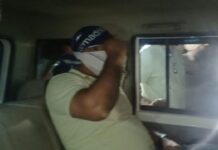 ਲੋਕਾਂ ਨੇ SHO ਨੂੰ ਕੁੜੀ ਸਮੇਤ ਫੜਿਆ ਰੰਗੇ ਹੱਥੀਂ, ਬੁਲਾਈ ਪੁਲਿਸ, ਕਿਹਾ – ਨਵੀਆਂ-ਨਵੀਆਂ ਕੁੜੀਆਂ ਲਿਆਉਂਦੈ ਕਿਰਾਏ ਦੀ ਕੋਠੀ ‘ਚ