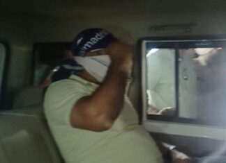 ਲੋਕਾਂ ਨੇ SHO ਨੂੰ ਕੁੜੀ ਸਮੇਤ ਫੜਿਆ ਰੰਗੇ ਹੱਥੀਂ, ਬੁਲਾਈ ਪੁਲਿਸ, ਕਿਹਾ – ਨਵੀਆਂ-ਨਵੀਆਂ ਕੁੜੀਆਂ ਲਿਆਉਂਦੈ ਕਿਰਾਏ ਦੀ ਕੋਠੀ ‘ਚ