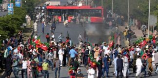 ਇਮਰਾਨ ਖਾਨ ਦੀ ਗ੍ਰਿਫਤਾਰੀ ਪਿੱਛੋਂ ਪਾਕਿਸਤਾਨ ‘ਚ ਹੰਗਾਮਾ, ਪੰਜਾਬ ‘ਚ ਫੌਜ ਤਾਇਨਾਤ