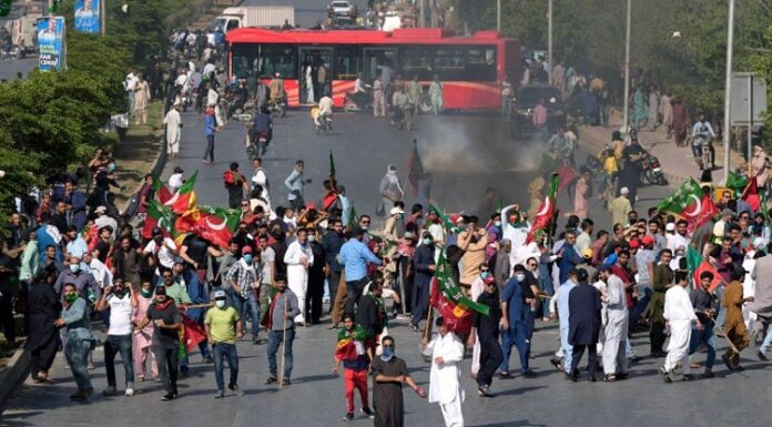 ਇਮਰਾਨ ਖਾਨ ਦੀ ਗ੍ਰਿਫਤਾਰੀ ਪਿੱਛੋਂ ਪਾਕਿਸਤਾਨ ‘ਚ ਹੰਗਾਮਾ, ਪੰਜਾਬ ‘ਚ ਫੌਜ ਤਾਇਨਾਤ