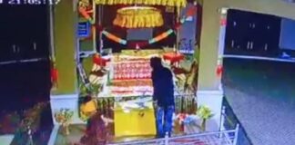 ਅਜਨਾਲਾ ‘ਚ ਚੋਰਾਂ ਨੇ ਗੁਰੂਘਰ ਨੂੰ ਬਣਾਇਆ ਨਿਸ਼ਾਨਾ, ਗੋਲਕ ਨਾ ਟੁੱਟੀ ਤਾਂ LCD ਲੈ ਕੇ ਫਰਾਰ