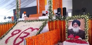 ਪਿਤਾ ਪ੍ਰਕਾਸ਼ ਸਿੰਘ ਬਾਦਲ ਦੀ ਫੋਟੋ ਅੱਗੇ ਭਾਵੁਕ ਹੋਏ ਸੁਖਬੀਰ ਬਾਦਲ, ਭਰੇ ਮਨ ਨਾਲ ਟੇਕਿਆ ਮੱਥਾ