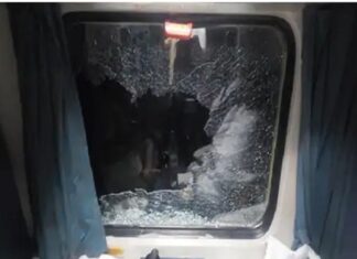 ਗੋਲਡਨ ਟੈਂਪਲ ਮੇਲ ‘ਤੇ ਸ਼ਰਾਰਤੀ ਅਨਸਰਾਂ ਨੇ ਮਾਰੇ ਪੱਥਰ ; ਟਰੇਨ ਦੇ ਟੁੱਟੇ ਸ਼ੀਸ਼ੇ, ਯਾਤਰੀਆਂ ‘ਚ ਸਹਿਮ