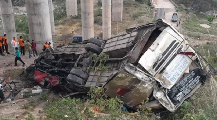 ਵੈਸ਼ਨੋ ਦੇਵੀ ਜਾ ਰਹੀ ਬੱਸ ਖੱਡ ‘ਚ ਡਿਗੀ, ਅੰਮ੍ਰਿਤਸਰ ਦੇ ਇੱਕੋ ਪਰਿਵਾਰ ਦੇ 10 ਜੀਆਂ ਦੀ ਮੌਤ, ਕਈ ਗੰਭੀਰ