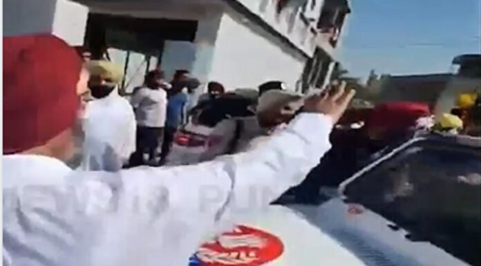 ਜਲੰਧਰ ਜ਼ਿਮਨੀ ਚੋਣ : ਸ਼ਾਹਕੋਟ ‘ਚ ਕਾਂਗਰਸੀ ਤੇ ਆਪ ਵਰਕਰਾਂ ਵਿਚਾਲੇ ਹੱਥੋਪਾਈ, ਆਪ ਵਿਧਾਇਕ ਨੂੰ ਘੇਰਿਆ