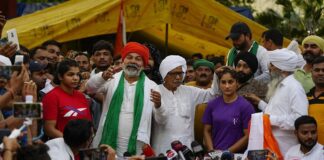 Wrestlers Protest: ਜੰਤਰ-ਮੰਤਰ ‘ਤੇ ਕਿਸਾਨਾਂ ਨੇ ਤੋੜੇ ਬੈਰੀਕੇਡ, ਲਗਾਏ ਸਰਕਾਰ ਵਿਰੋਧੀ ਨਾਅਰੇ