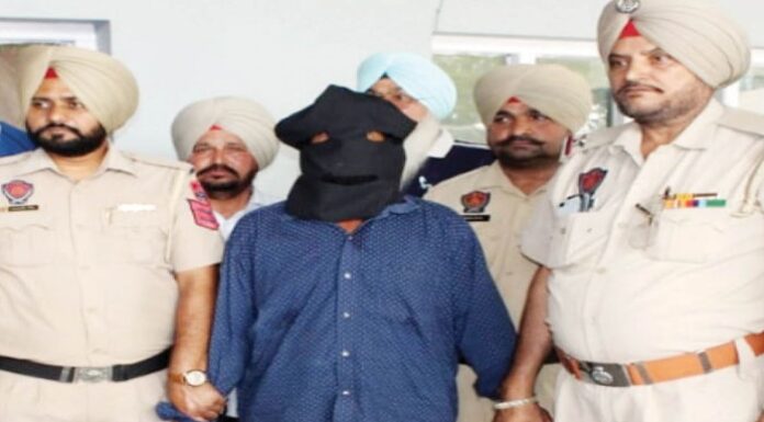 ਪਿਓ ਨਾਲ ਰਹਿੰਦੇ ਰਸੋਈਏ ਨੇ 5 ਸਾਲਾ ਬੇਟੀ ਨਾਲ ਕੀਤੀ ਛੇੜਛਾੜ, ਰੌਲ਼ਾ ਪਾਉਣ ‘ਤੇ ਮਾਰ ਕੇ ਖੇਤਾਂ ‘ਚ ਸੁੱਟਿਆ