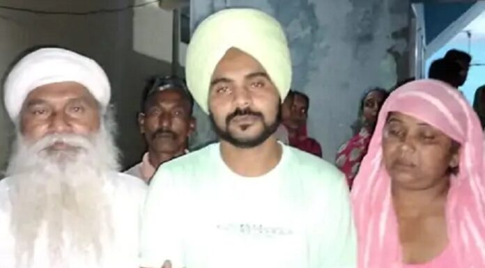 ਰੋਪੜ : ਸਾਊਦੀ ਅਰਬ ਜੇਲ੍ਹ ‘ਚ 2500 ਰੁ. ਪਿੱਛੇ ਕੱਟੀ ਦੋ ਸਾਲ ਸਜ਼ਾ, ਘਰ ਪਰਤਣ ‘ਤੇ ਭੁੱਬਾਂ ਮਾਰ ਰੋਇਆ