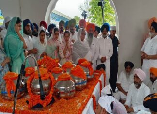 ਕੀਰਤਪੁਰ ਸਾਹਿਬ ਪਹੁੰਚਿਆ ਬਾਦਲ ਪਰਿਵਾਰ, ਸਵ. ਪ੍ਰਕਾਸ਼ ਸਿੰਘ ਬਾਦਲ ਦੀਆਂ ਅਸਥੀਆਂ ਕੀਤੀਆਂ ਜਲ ਪ੍ਰਵਾਹ