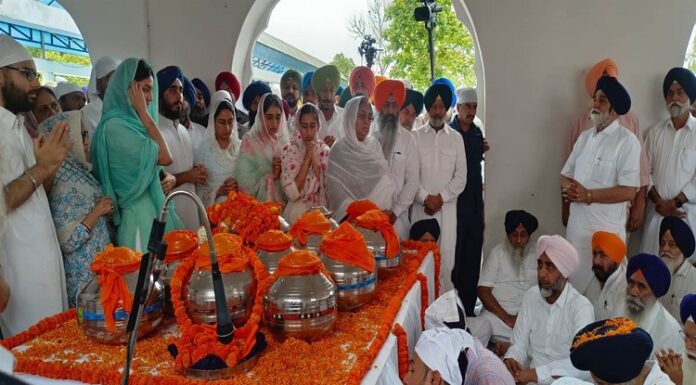 ਕੀਰਤਪੁਰ ਸਾਹਿਬ ਪਹੁੰਚਿਆ ਬਾਦਲ ਪਰਿਵਾਰ, ਸਵ. ਪ੍ਰਕਾਸ਼ ਸਿੰਘ ਬਾਦਲ ਦੀਆਂ ਅਸਥੀਆਂ ਕੀਤੀਆਂ ਜਲ ਪ੍ਰਵਾਹ