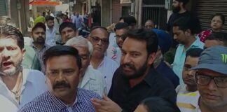 ਜਲੰਧਰ ਜ਼ਿਮਨੀ ਚੋਣ : ਢੰਨ ਮੁਹੱਲੇ ‘ਚ ਹੰਗਾਮਾ, ਆਪ ਸਮਰਥਕਾਂ ‘ਤੇ ਕਾਂਗਰਸ ਤੇ ਭਾਜਪਾ ਦੇ ਬੂਥ ਭੰਨਣ ਦੇ ਇਲਜ਼ਾਮ